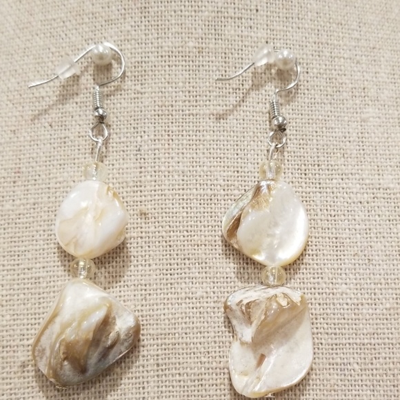 Sea Shell Inspired Beaded Necklace w/ Earrings - Picture 2 of 6